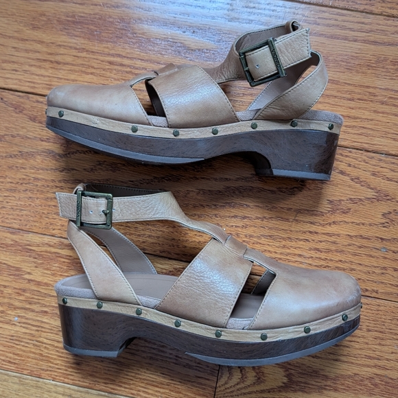 Vionic Faye T-strap Leather Clogs 7 - Picture 3 of 6